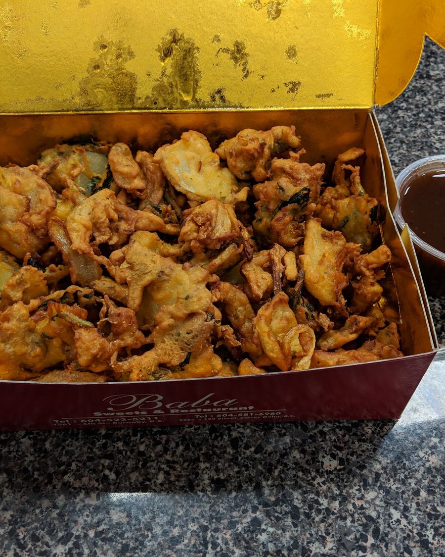 Pakoras with tamarind chutney