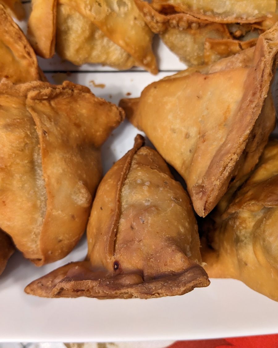 Golden vegetable samosas